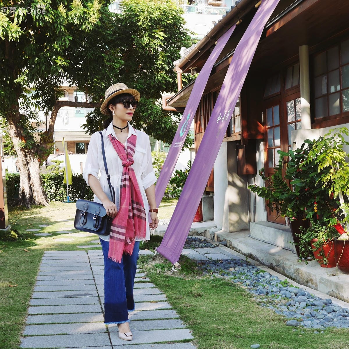 burberry輕盈格紋羊毛絲綢圍巾 四種綁法穿搭分享17.JPG