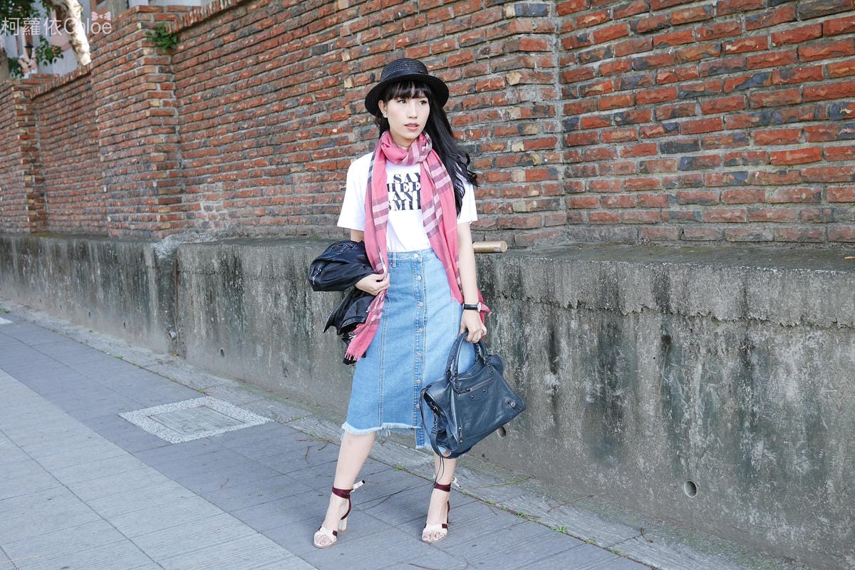 burberry輕盈格紋羊毛絲綢圍巾 四種綁法穿搭分享32.JPG