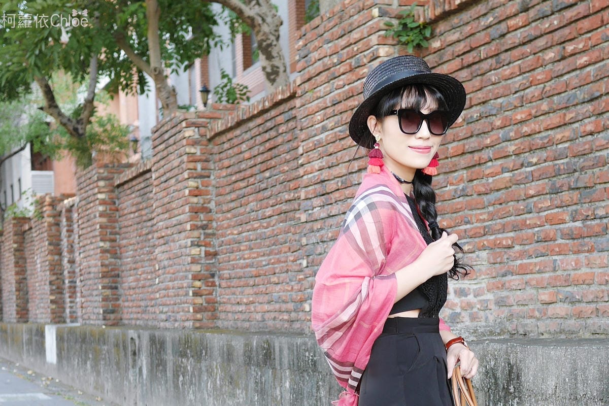 burberry輕盈格紋羊毛絲綢圍巾 四種綁法穿搭分享25.JPG