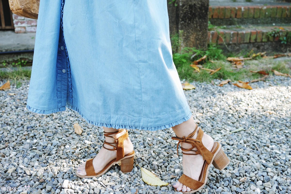 日系圓領荷葉滾邊綁帶丹寧連身裙洋裝5.JPG 日系圓領荷葉滾邊綁帶丹寧連身裙洋裝5.JPG