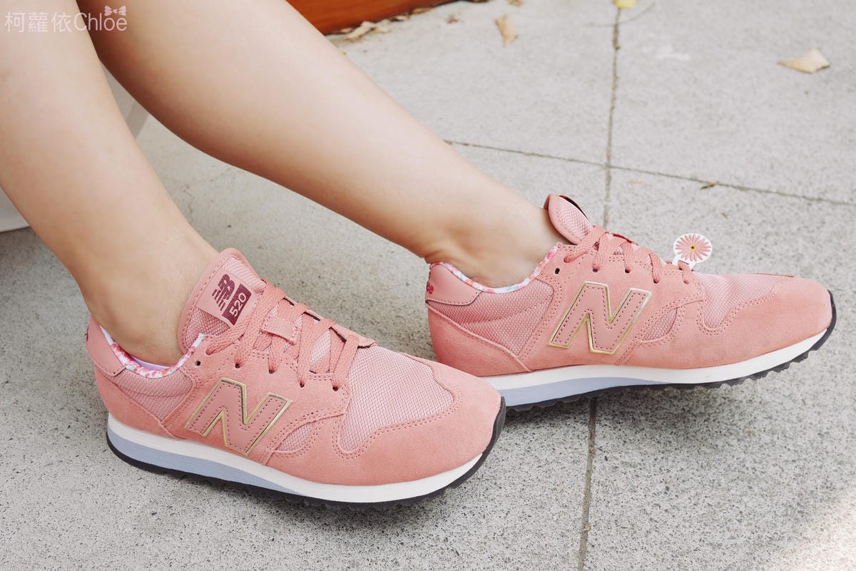 微甜輕運動時尚穿搭 New Balance 520 復古運動鞋 女鞋 粉紅 WL520AA_24.JPG 微甜輕運動時尚穿搭 New Balance 520 復古運動鞋 女鞋 粉紅 WL520AA_24.JPG