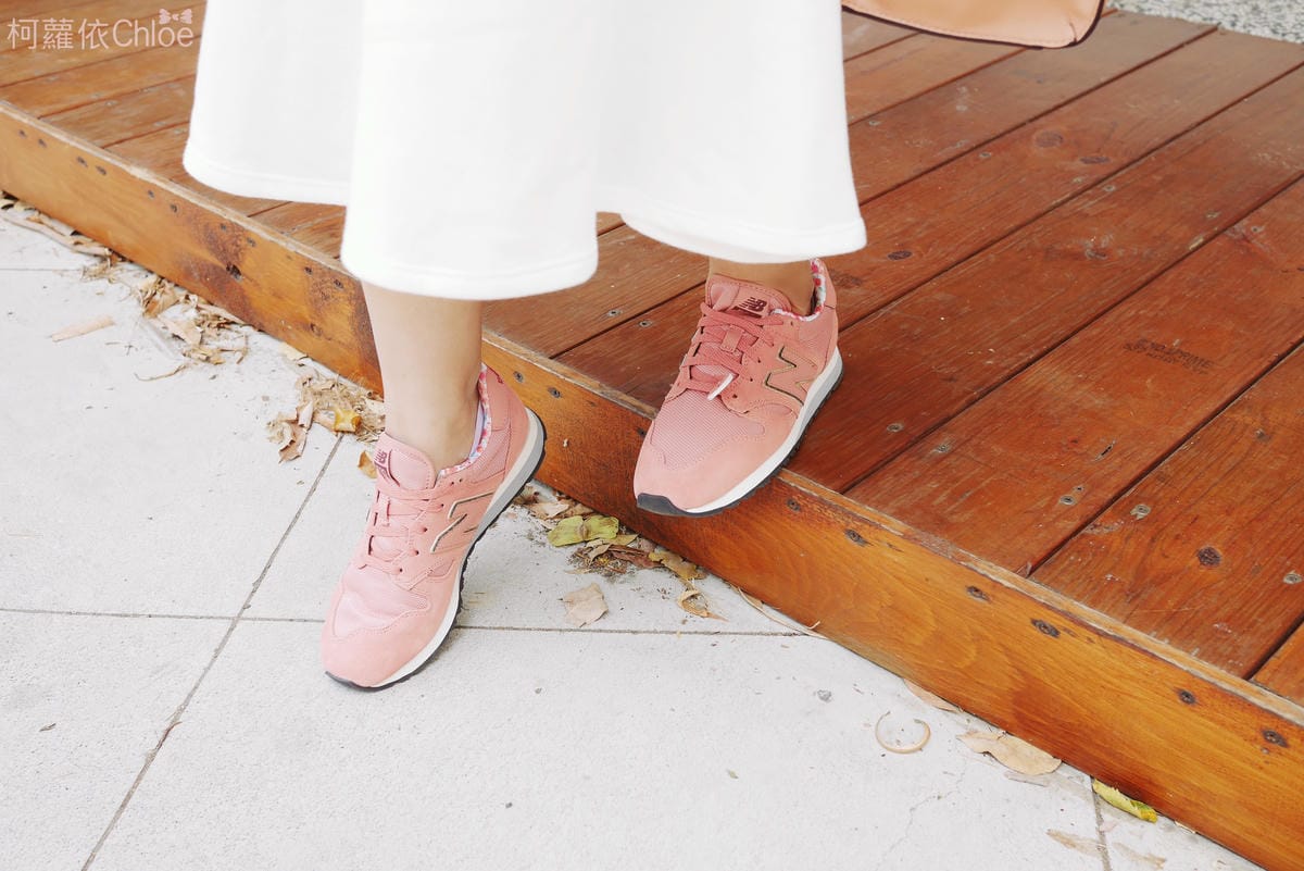 微甜輕運動時尚穿搭 New Balance 520 復古運動鞋 女鞋 粉紅 WL520AA_27.JPG 微甜輕運動時尚穿搭 New Balance 520 復古運動鞋 女鞋 粉紅 WL520AA_27.JPG