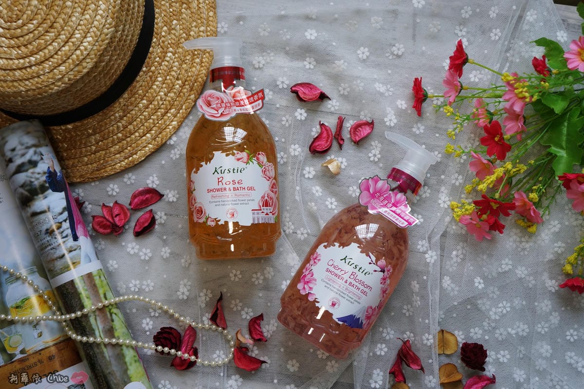 Kustie蔻斯汀手摘花瓣香氛沐浴露晨露玫瑰清新茉莉拂曉櫻花薰衣草星空1.JPG Kustie蔻斯汀手摘花瓣香氛沐浴露晨露玫瑰清新茉莉拂曉櫻花薰衣草星空1.JPG