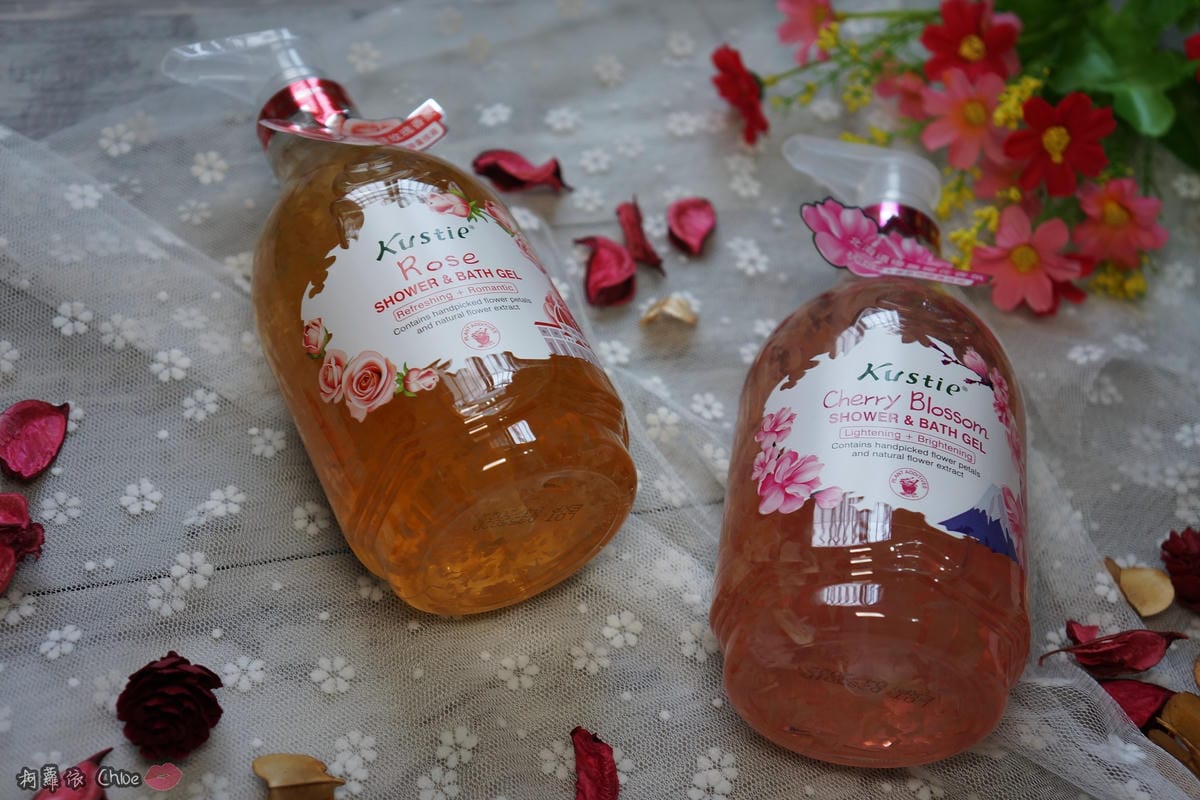 Kustie蔻斯汀手摘花瓣香氛沐浴露晨露玫瑰清新茉莉拂曉櫻花薰衣草星空2.JPG Kustie蔻斯汀手摘花瓣香氛沐浴露晨露玫瑰清新茉莉拂曉櫻花薰衣草星空2.JPG