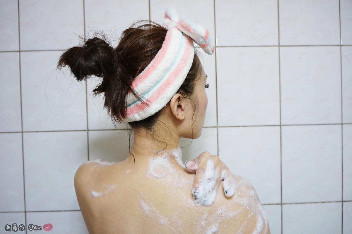 Kustie蔻斯汀手摘花瓣香氛沐浴露晨露玫瑰清新茉莉拂曉櫻花薰衣草星空9.JPG Kustie蔻斯汀手摘花瓣香氛沐浴露晨露玫瑰清新茉莉拂曉櫻花薰衣草星空9.JPG