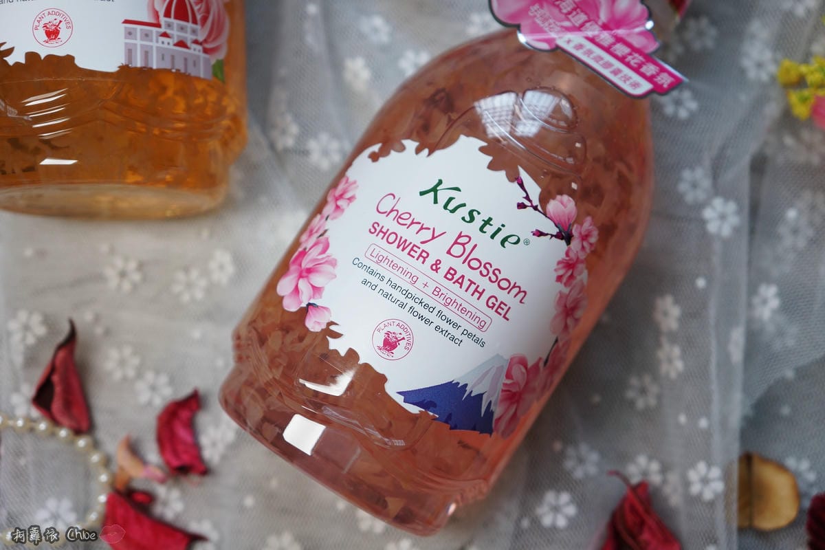 Kustie蔻斯汀手摘花瓣香氛沐浴露晨露玫瑰清新茉莉拂曉櫻花薰衣草星空6.JPG Kustie蔻斯汀手摘花瓣香氛沐浴露晨露玫瑰清新茉莉拂曉櫻花薰衣草星空6.JPG