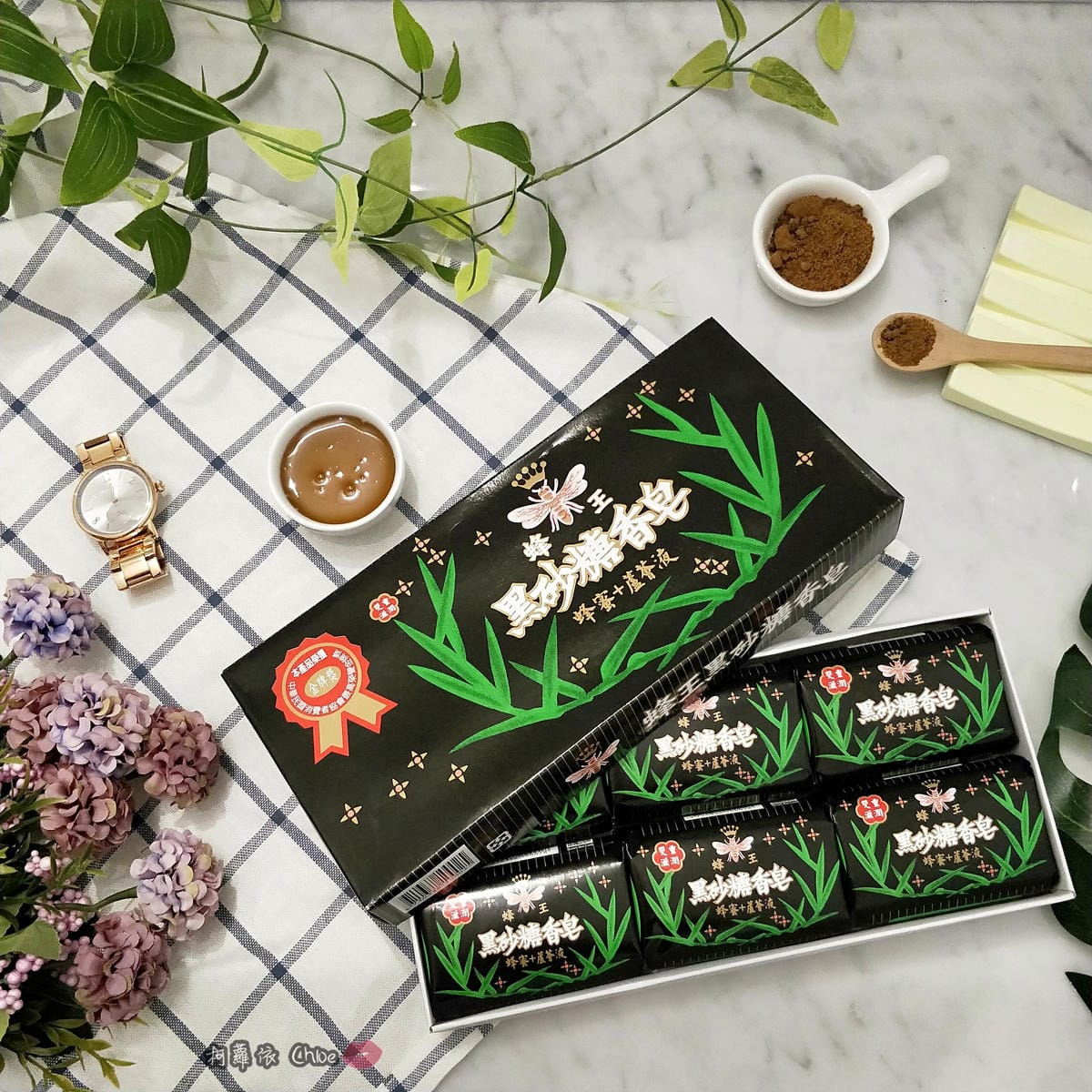 清潔保養 超人氣復古時尚沐浴皂60年好口碑 蜂王黑砂糖香皂 搭起復古風了沒5.jpg 清潔保養 超人氣復古時尚沐浴皂60年好口碑 蜂王黑砂糖香皂 搭起復古風了沒5.jpg