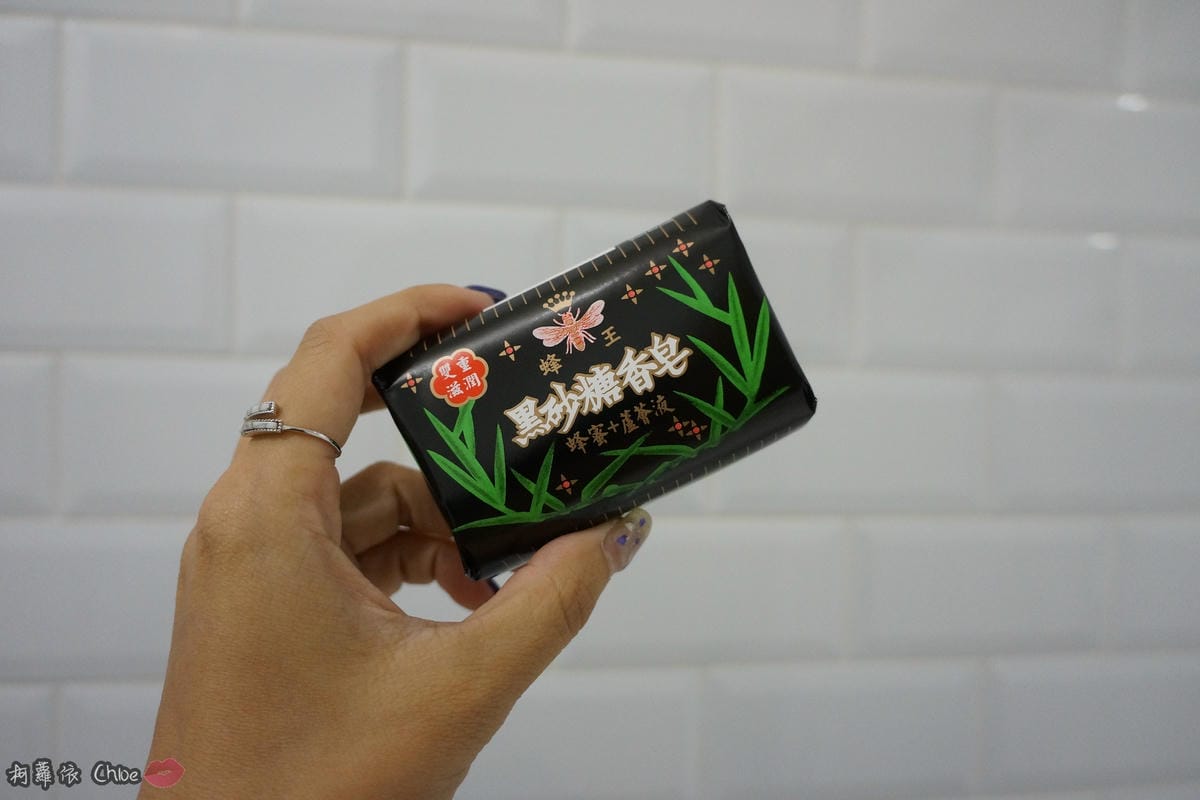 清潔保養 超人氣復古時尚沐浴皂60年好口碑 蜂王黑砂糖香皂 搭起復古風了沒23.JPG 清潔保養 超人氣復古時尚沐浴皂60年好口碑 蜂王黑砂糖香皂 搭起復古風了沒23.JPG