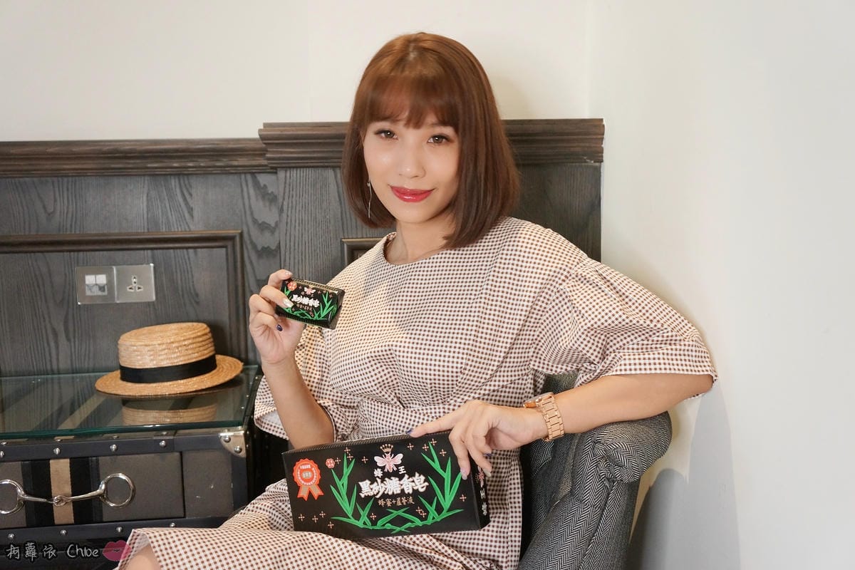 清潔保養 超人氣復古時尚沐浴皂60年好口碑 蜂王黑砂糖香皂 搭起復古風了沒25.JPG 清潔保養 超人氣復古時尚沐浴皂60年好口碑 蜂王黑砂糖香皂 搭起復古風了沒25.JPG