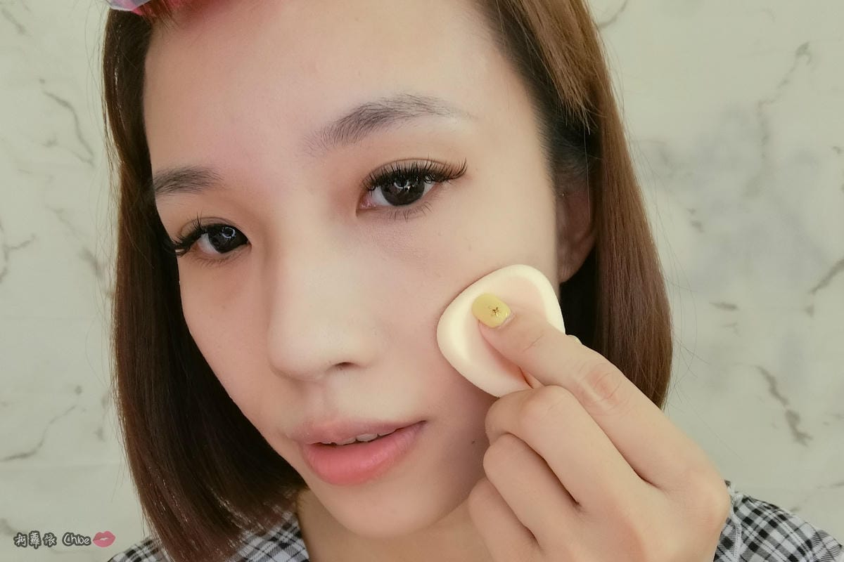 日常妝容 快速完妝不NG!我的底妝越夜越美麗 COVERMARK 緋色光燦唇膏 柔紗潤澤粉底7.JPG 日常妝容 快速完妝不NG!我的底妝越夜越美麗 COVERMARK 緋色光燦唇膏 柔紗潤澤粉底7.JPG