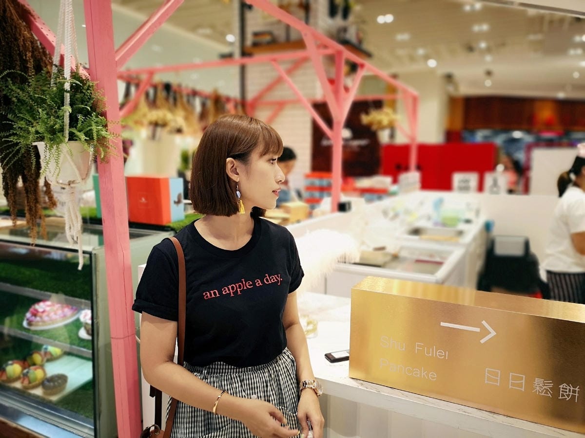 日常妝容 快速完妝不NG!我的底妝越夜越美麗 COVERMARK 緋色光燦唇膏 柔紗潤澤粉底1.jpg 日常妝容 快速完妝不NG!我的底妝越夜越美麗 COVERMARK 緋色光燦唇膏 柔紗潤澤粉底1.jpg