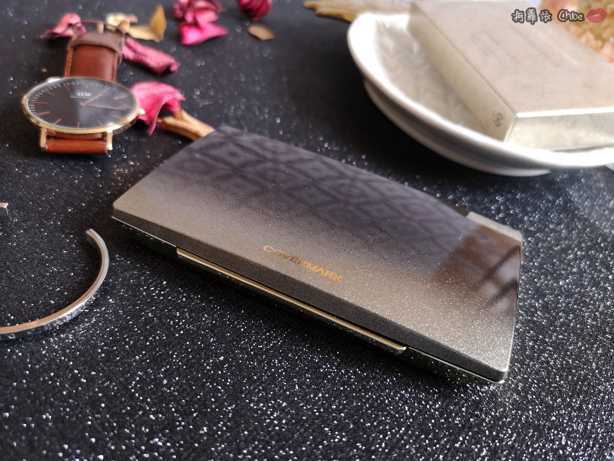 日常妝容 快速完妝不NG!我的底妝越夜越美麗 COVERMARK 緋色光燦唇膏 柔紗潤澤粉底3.jpg 日常妝容 快速完妝不NG!我的底妝越夜越美麗 COVERMARK 緋色光燦唇膏 柔紗潤澤粉底3.jpg