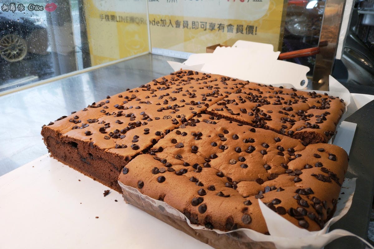 台南甜點 吉田家烘焙坊 古早味蛋糕 用料超實在!鹹蛋奶酥 蜂蜜芋頭必吃 熔岩巧克力小朋友最愛5.jpg 台南甜點 吉田家烘焙坊 古早味蛋糕 用料超實在!鹹蛋奶酥 蜂蜜芋頭必吃 熔岩巧克力小朋友最愛5.jpg