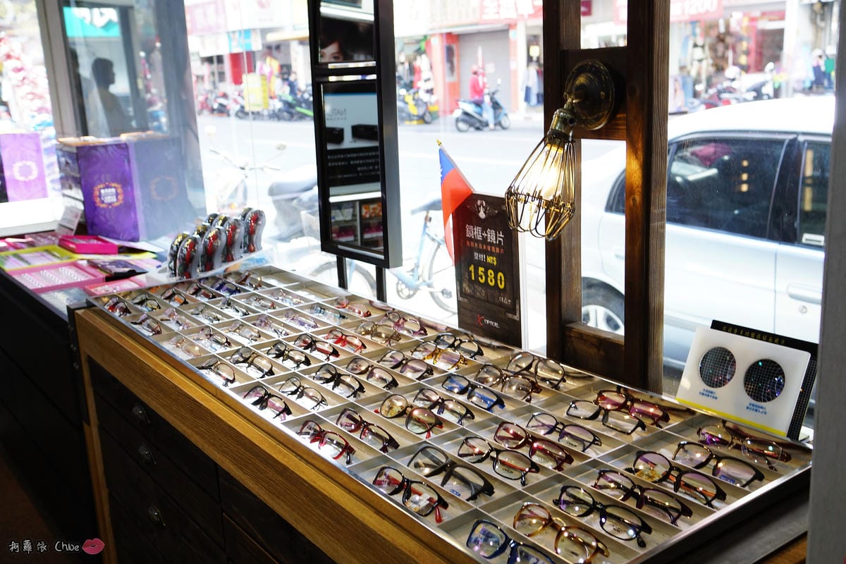 台南眼鏡 時尚穿搭必備!眼鏡就到仁愛眼鏡Xoptical享受親切服務 快時尚 一家配鏡全省服務28.JPG 台南眼鏡 時尚穿搭必備!眼鏡就到仁愛眼鏡Xoptical享受親切服務 快時尚 一家配鏡全省服務28.JPG