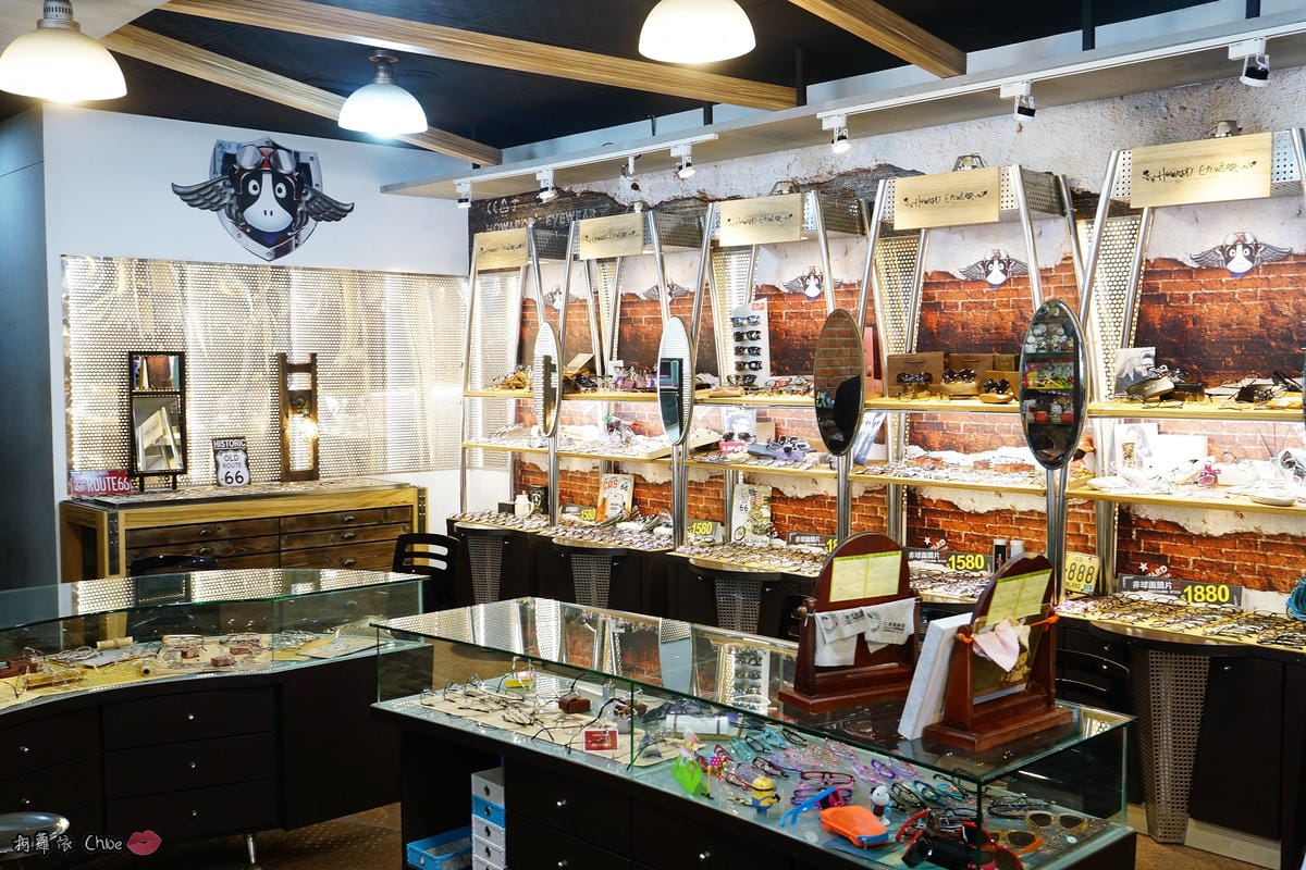 台南眼鏡 時尚穿搭必備!眼鏡就到仁愛眼鏡Xoptical享受親切服務 快時尚 一家配鏡全省服務2.JPG 台南眼鏡 時尚穿搭必備!眼鏡就到仁愛眼鏡Xoptical享受親切服務 快時尚 一家配鏡全省服務2.JPG