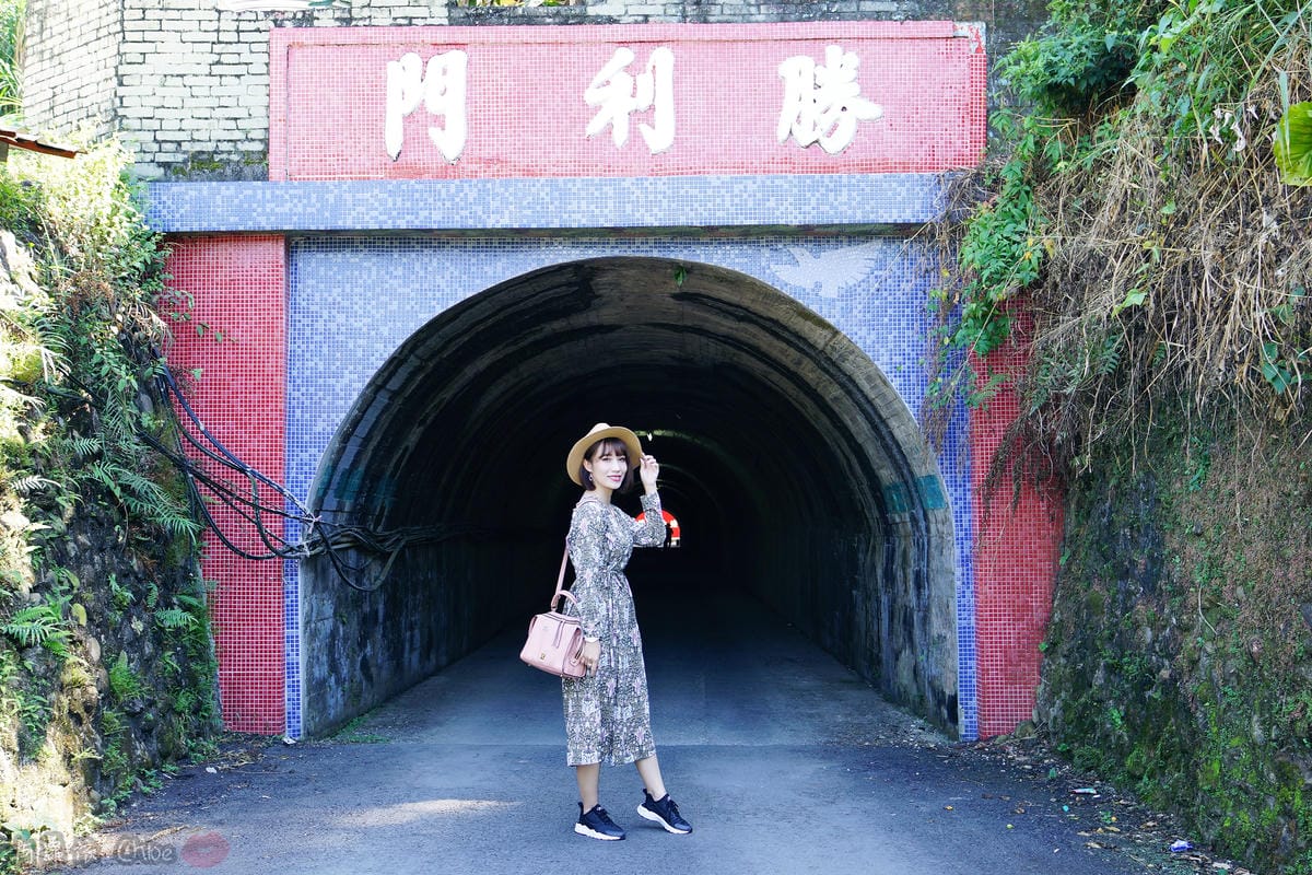 屏東一日遊 185沿山觀光郵輪巴士隨著巴士定點玩透透 親子旅行 山川琉璃吊橋美景➡️隘寮勝利門➡️ 銘泉生態休閒農場Y➡️萬金教堂➡️赤山社區黑搓巧21.JPG