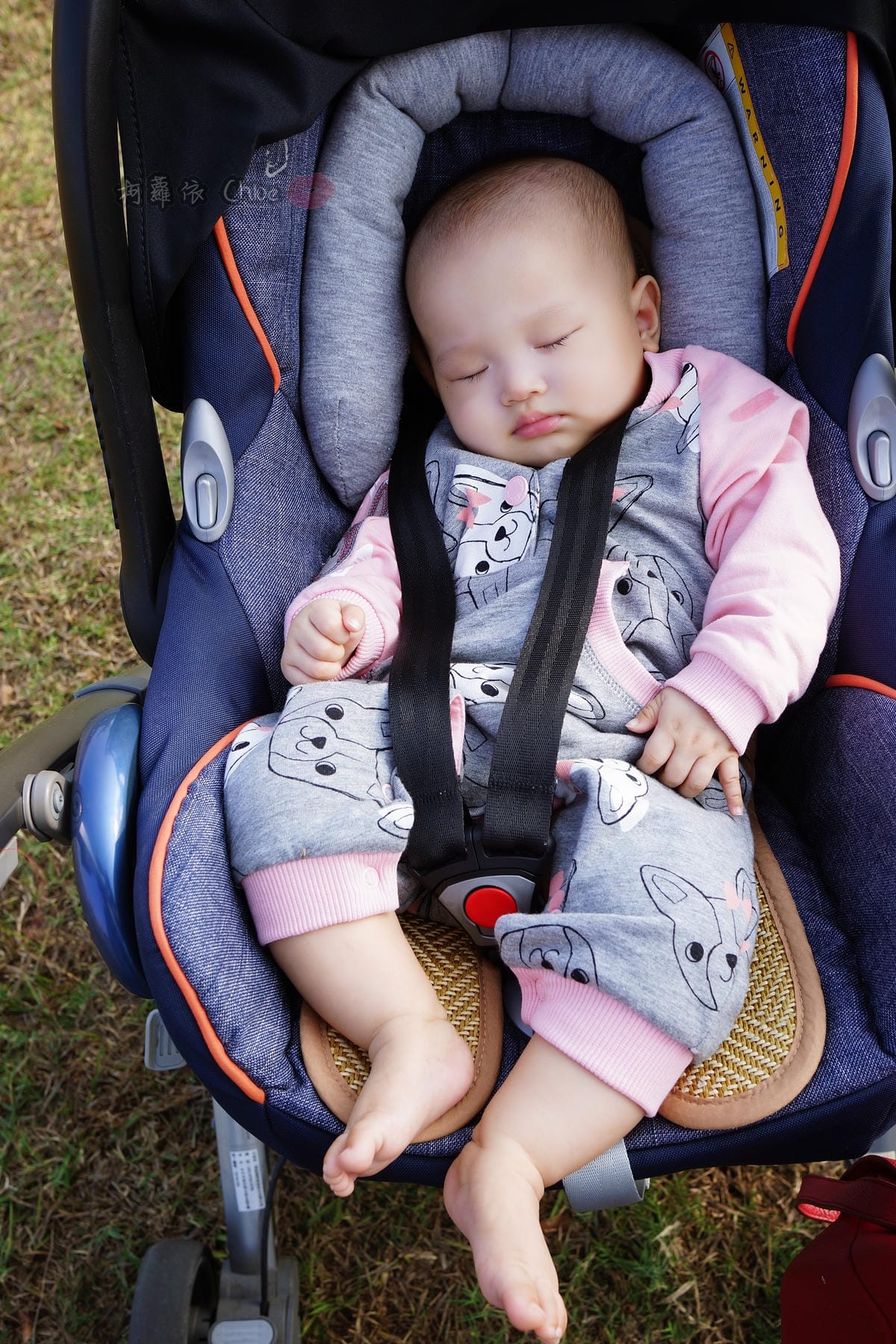 穿搭 讓寶貝穿得舒適又好看!時尚潮流姊妹裝Hallmark Babies潮流寶寶服飾系列13.JPG 穿搭 讓寶貝穿得舒適又好看!時尚潮流姊妹裝Hallmark Babies潮流寶寶服飾系列13.JPG