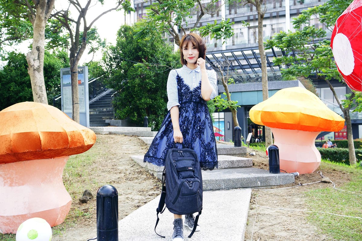 夠輕量、專利止滑背帶更好背!平板、筆記型電腦通通好收納。英國I-Stay 活力輕量電腦後背包26.JPG 夠輕量、專利止滑背帶更好背!平板、筆記型電腦通通好收納。英國I-Stay 活力輕量電腦後背包26.JPG