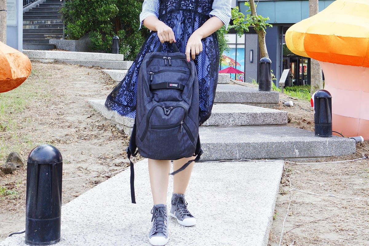 夠輕量、專利止滑背帶更好背!平板、筆記型電腦通通好收納。英國I-Stay 活力輕量電腦後背包27.JPG 夠輕量、專利止滑背帶更好背!平板、筆記型電腦通通好收納。英國I-Stay 活力輕量電腦後背包27.JPG