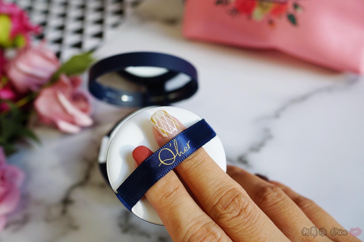 底妝 拍出微霧光好命肌!Q%5Cher皇家大理花裸光保濕氣墊粉餅9.JPG 底妝 拍出微霧光好命肌!Q%5Cher皇家大理花裸光保濕氣墊粉餅9.JPG