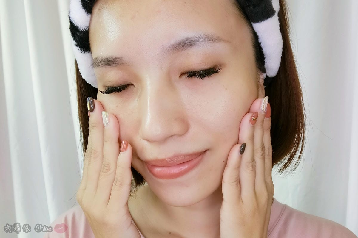 換季保養也能好easy 黑白兩瓶 讓肌膚不鬧脾氣 AVIVA完美多能量精華液+完美修護精華乳8.JPG