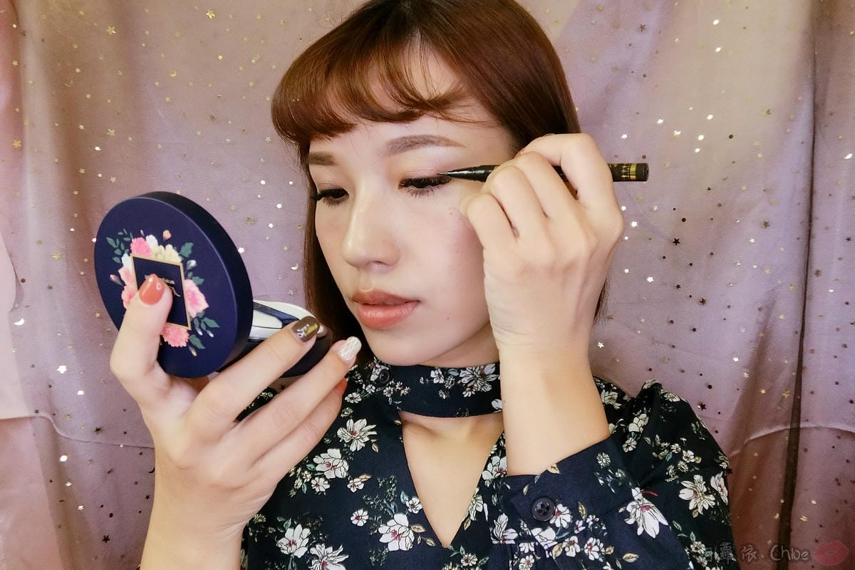 彩妝 極細超精準好描繪!超防水讓眼妝更有神 Creer Beaute 凡爾賽玫瑰系列眼線液全試色9.JPG 彩妝 極細超精準好描繪!超防水讓眼妝更有神 Creer Beaute 凡爾賽玫瑰系列眼線液全試色9.JPG