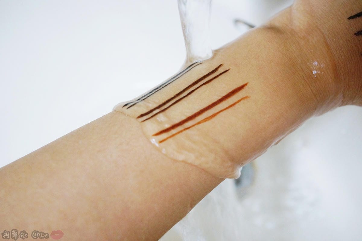 彩妝 極細超精準好描繪!超防水讓眼妝更有神 Creer Beaute 凡爾賽玫瑰系列眼線液全試色11.JPG 彩妝 極細超精準好描繪!超防水讓眼妝更有神 Creer Beaute 凡爾賽玫瑰系列眼線液全試色11.JPG