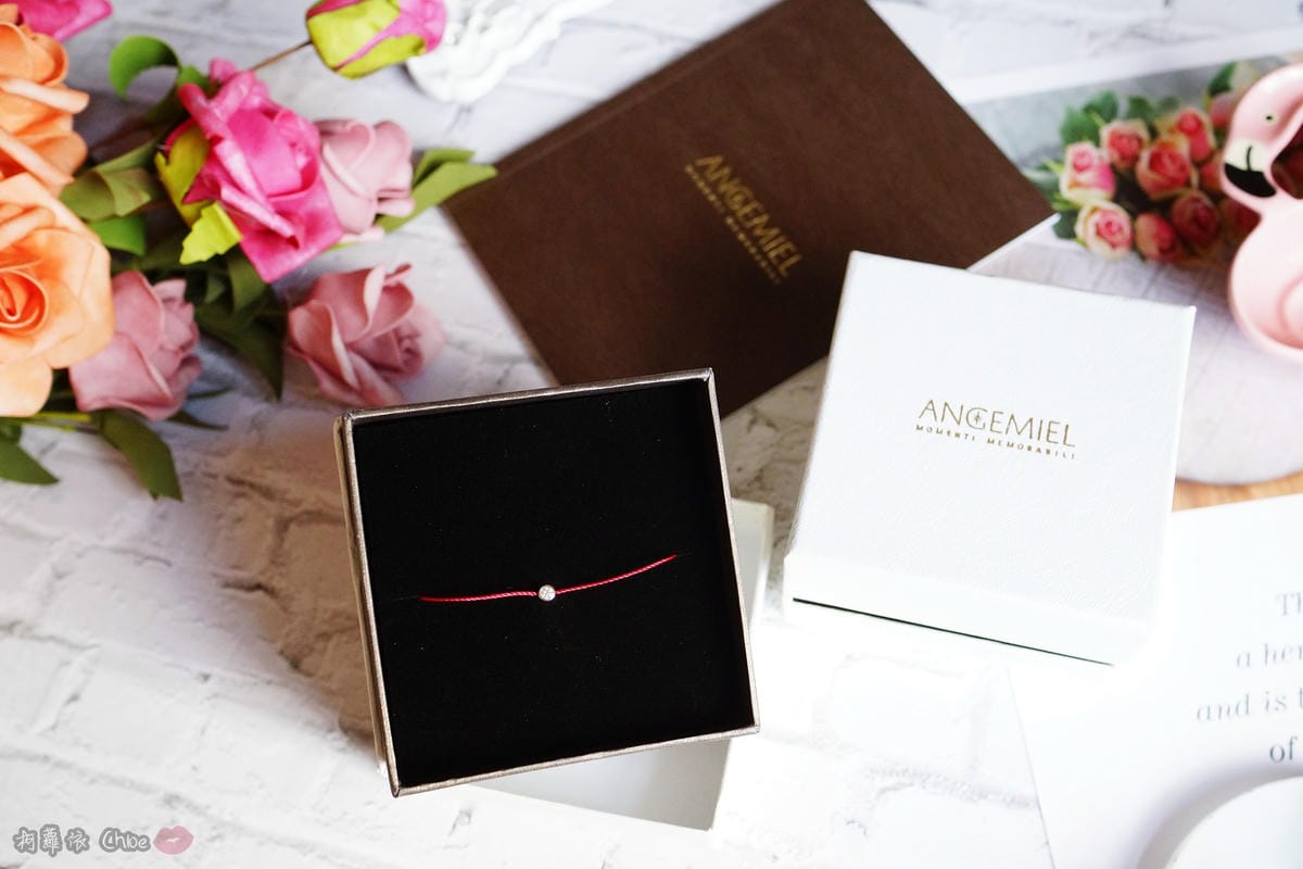 輕珠寶 紅遍時尚界的小鑽石紅繩讓穿搭好亮眼 Angemiel安婕米 鑽石紅繩手鍊 #手工珠寶#純銀飾品5.JPG 輕珠寶 紅遍時尚界的小鑽石紅繩讓穿搭好亮眼 Angemiel安婕米 鑽石紅繩手鍊 #手工珠寶#純銀飾品5.JPG