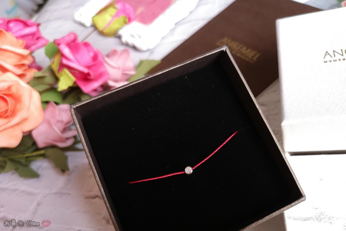 輕珠寶 紅遍時尚界的小鑽石紅繩讓穿搭好亮眼 Angemiel安婕米 鑽石紅繩手鍊 #手工珠寶#純銀飾品7.jpg 輕珠寶 紅遍時尚界的小鑽石紅繩讓穿搭好亮眼 Angemiel安婕米 鑽石紅繩手鍊 #手工珠寶#純銀飾品7.jpg