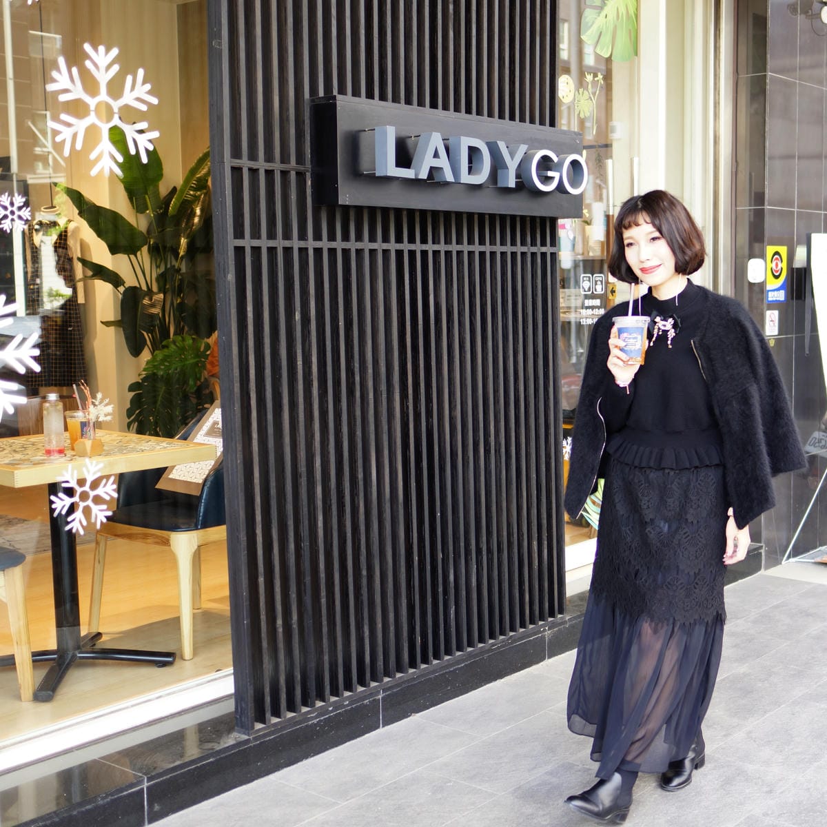 高雄服飾x咖啡 姊妹淘的專屬更衣間!LADYGO Boutique x Coffee 平價服飾咖啡複合概念店49.JPG 高雄服飾x咖啡 姊妹淘的專屬更衣間!LADYGO Boutique x Coffee 平價服飾咖啡複合概念店49.JPG