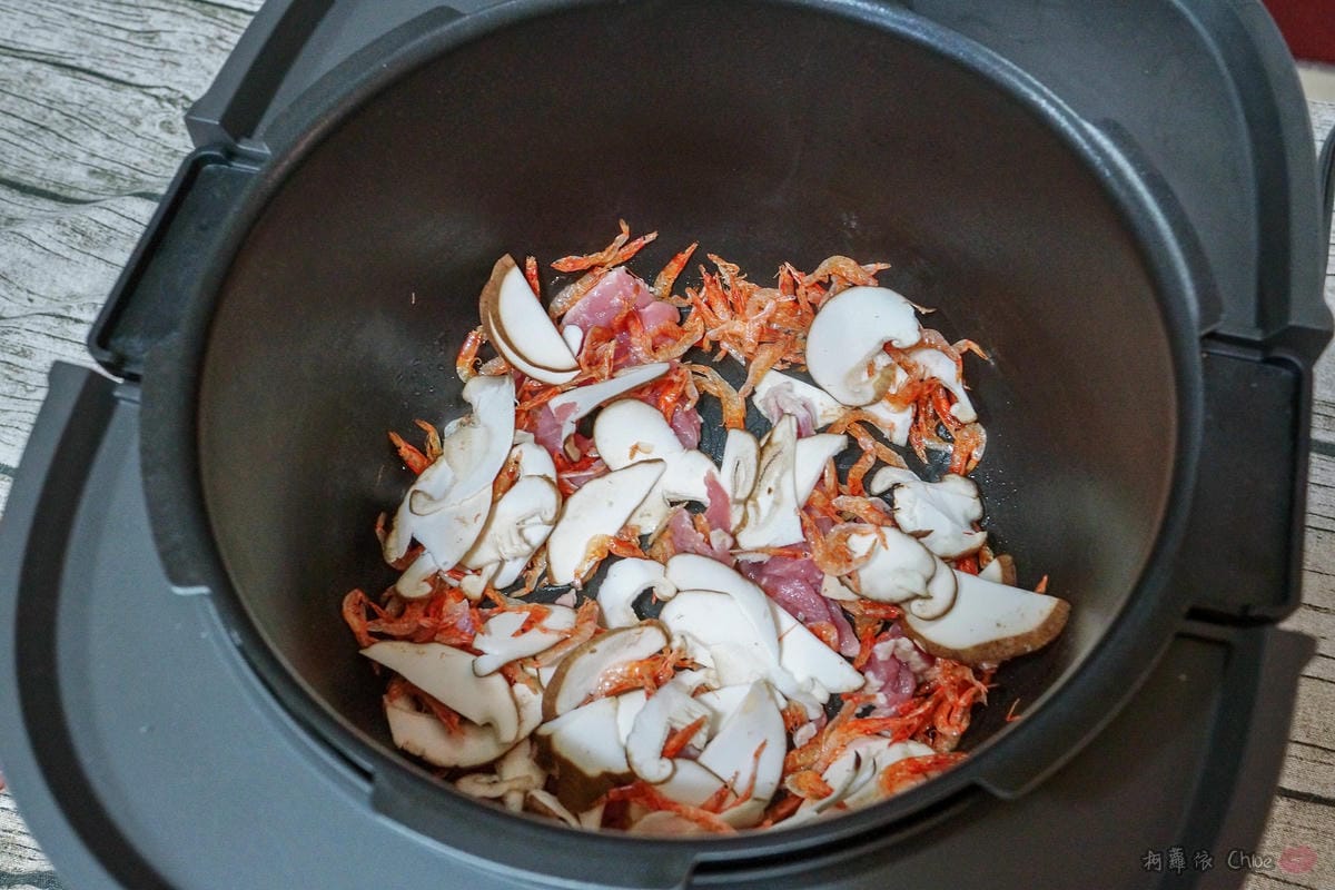 料理推薦 年菜有金小萬就搞定！飛利浦雙重脈衝智慧萬用鍋HD2195、廚神料理機HR776234.jpg