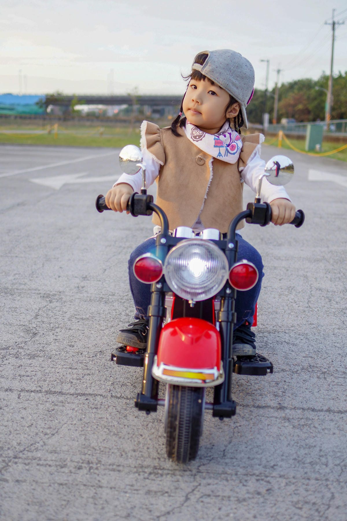 訓練寶貝的平衡感和方向感 !帥氣又拉風 kikimmy復古哈雷聲光電動摩托車29.jpg 訓練寶貝的平衡感和方向感 !帥氣又拉風 kikimmy復古哈雷聲光電動摩托車29.jpg