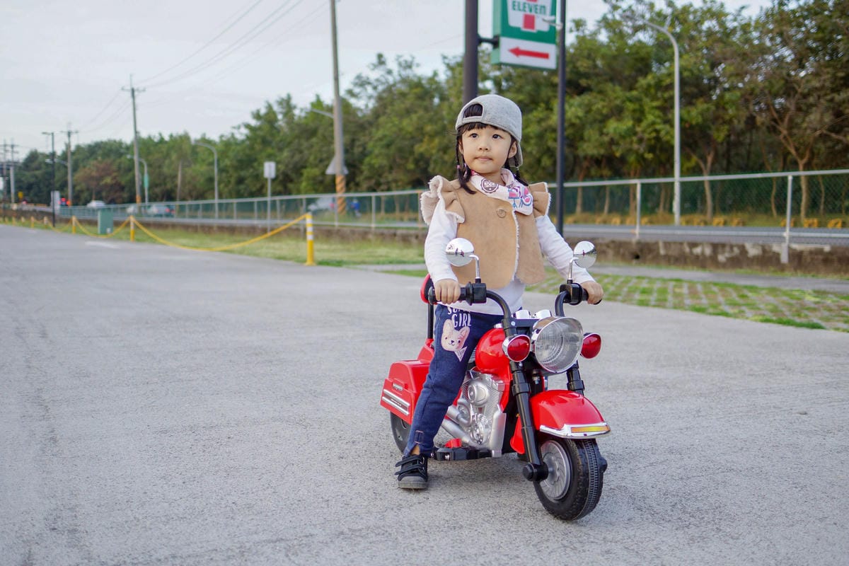 訓練寶貝的平衡感和方向感 !帥氣又拉風 kikimmy復古哈雷聲光電動摩托車1.jpg 訓練寶貝的平衡感和方向感 !帥氣又拉風 kikimmy復古哈雷聲光電動摩托車1.jpg