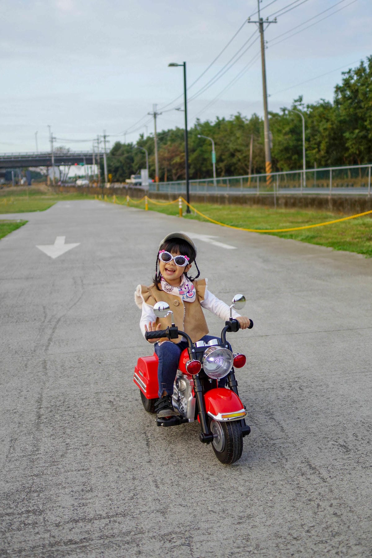 訓練寶貝的平衡感和方向感 !帥氣又拉風 kikimmy復古哈雷聲光電動摩托車28.jpg 訓練寶貝的平衡感和方向感 !帥氣又拉風 kikimmy復古哈雷聲光電動摩托車28.jpg
