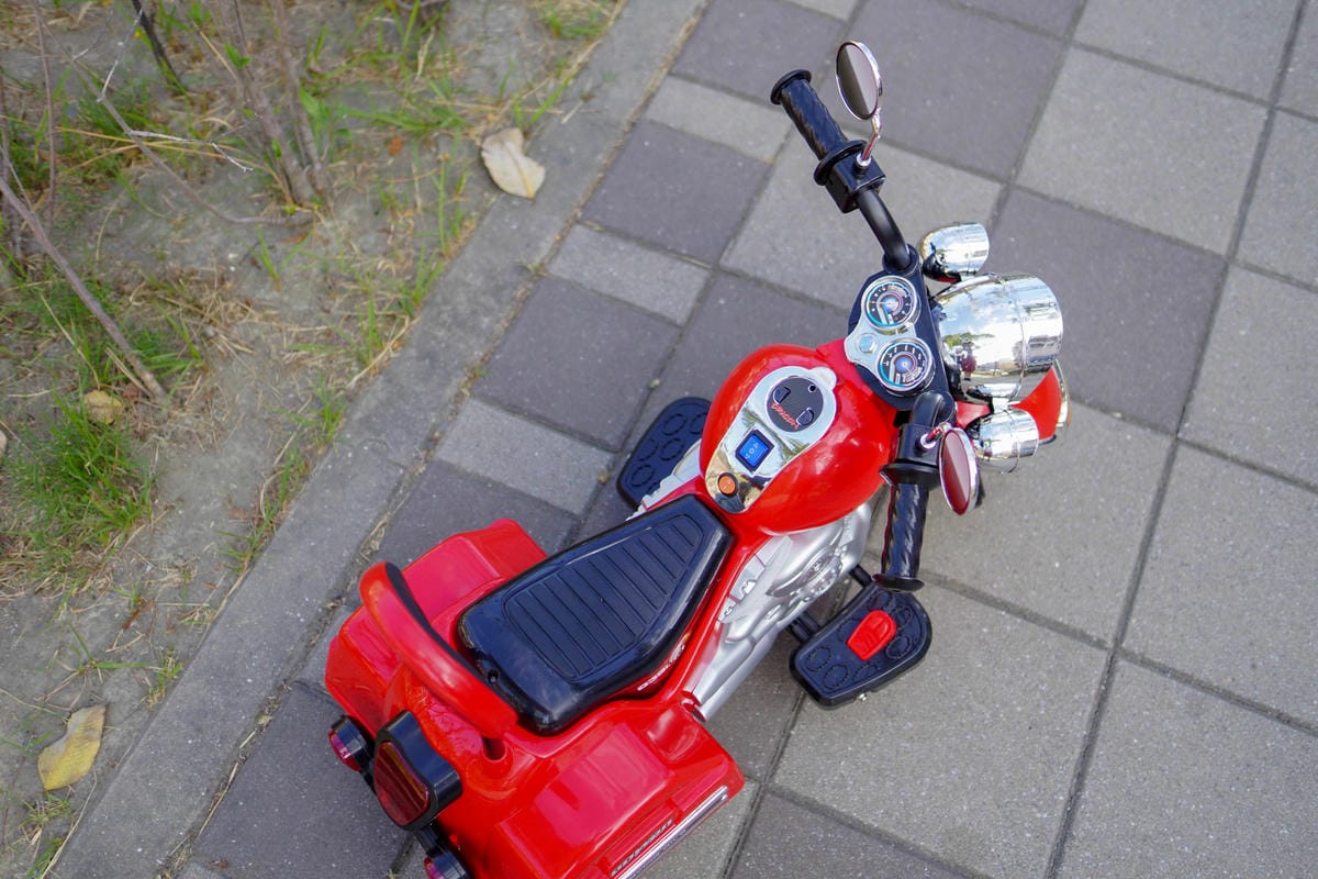 訓練寶貝的平衡感和方向感 !帥氣又拉風 kikimmy復古哈雷聲光電動摩托車11.jpg 訓練寶貝的平衡感和方向感 !帥氣又拉風 kikimmy復古哈雷聲光電動摩托車11.jpg