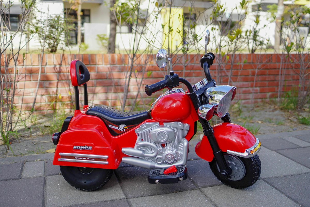 訓練寶貝的平衡感和方向感 !帥氣又拉風 kikimmy復古哈雷聲光電動摩托車7.jpg 訓練寶貝的平衡感和方向感 !帥氣又拉風 kikimmy復古哈雷聲光電動摩托車7.jpg