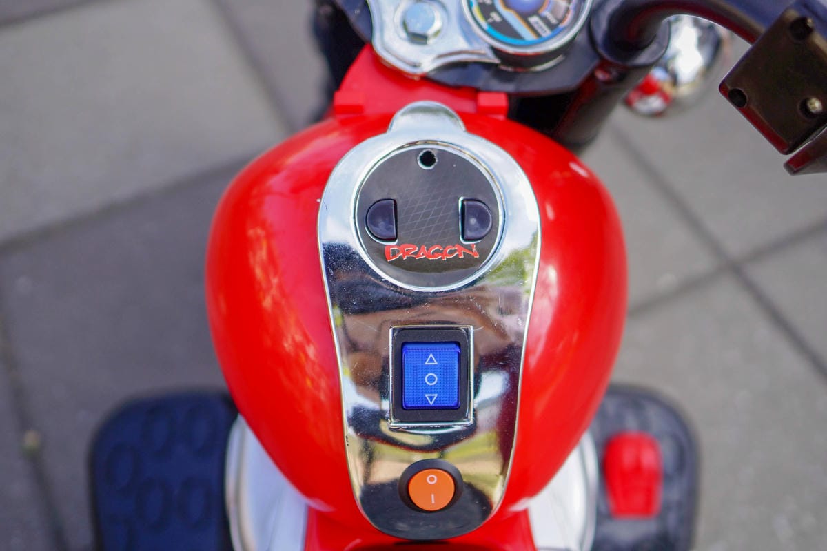 訓練寶貝的平衡感和方向感 !帥氣又拉風 kikimmy復古哈雷聲光電動摩托車10.jpg 訓練寶貝的平衡感和方向感 !帥氣又拉風 kikimmy復古哈雷聲光電動摩托車10.jpg