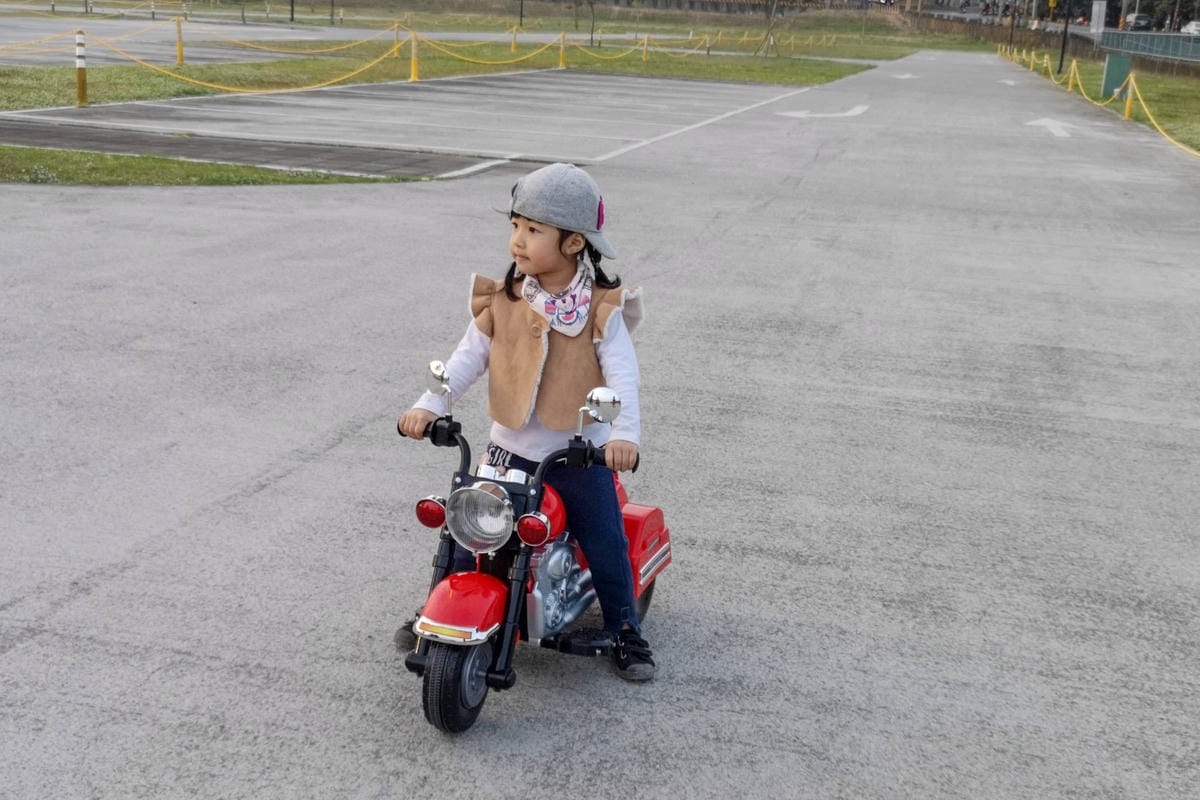 訓練寶貝的平衡感和方向感 !帥氣又拉風 kikimmy復古哈雷聲光電動摩托車30.jpg 訓練寶貝的平衡感和方向感 !帥氣又拉風 kikimmy復古哈雷聲光電動摩托車30.jpg