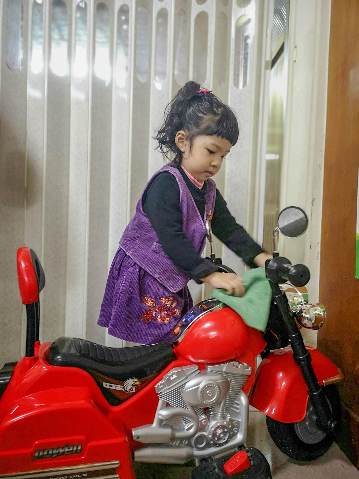 訓練寶貝的平衡感和方向感 !帥氣又拉風 kikimmy復古哈雷聲光電動摩托車31.jpg 訓練寶貝的平衡感和方向感 !帥氣又拉風 kikimmy復古哈雷聲光電動摩托車31.jpg