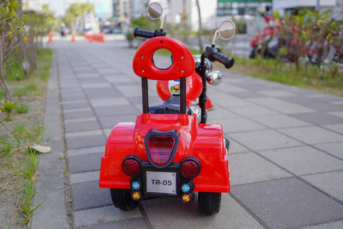 訓練寶貝的平衡感和方向感 !帥氣又拉風 kikimmy復古哈雷聲光電動摩托車13.jpg 訓練寶貝的平衡感和方向感 !帥氣又拉風 kikimmy復古哈雷聲光電動摩托車13.jpg