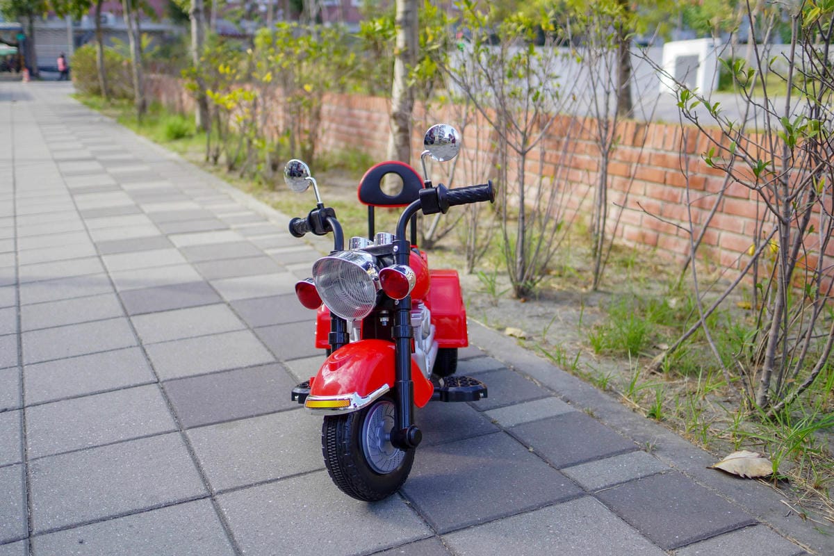 訓練寶貝的平衡感和方向感 !帥氣又拉風 kikimmy復古哈雷聲光電動摩托車21.jpg 訓練寶貝的平衡感和方向感 !帥氣又拉風 kikimmy復古哈雷聲光電動摩托車21.jpg