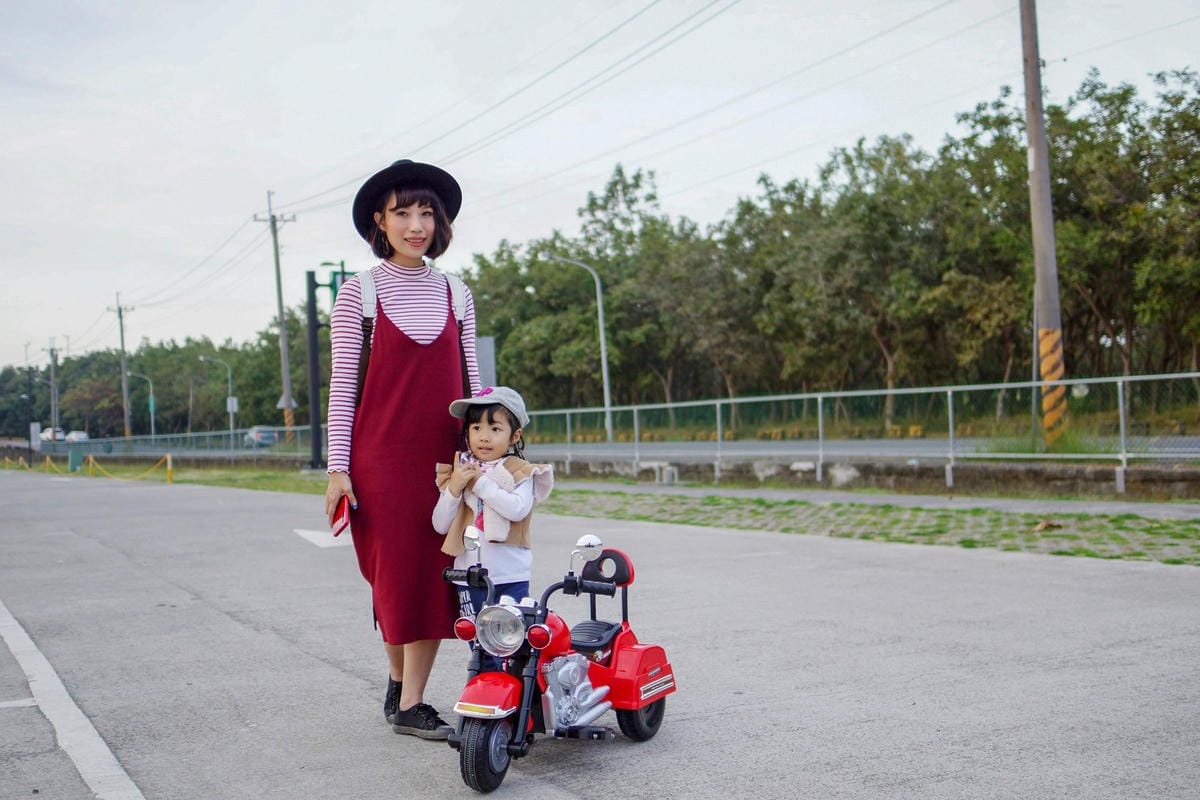 訓練寶貝的平衡感和方向感 !帥氣又拉風 kikimmy復古哈雷聲光電動摩托車32.jpg 訓練寶貝的平衡感和方向感 !帥氣又拉風 kikimmy復古哈雷聲光電動摩托車32.jpg