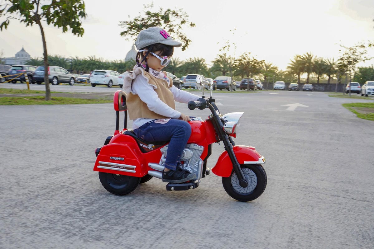 訓練寶貝的平衡感和方向感 !帥氣又拉風 kikimmy復古哈雷聲光電動摩托車26.jpg 訓練寶貝的平衡感和方向感 !帥氣又拉風 kikimmy復古哈雷聲光電動摩托車26.jpg