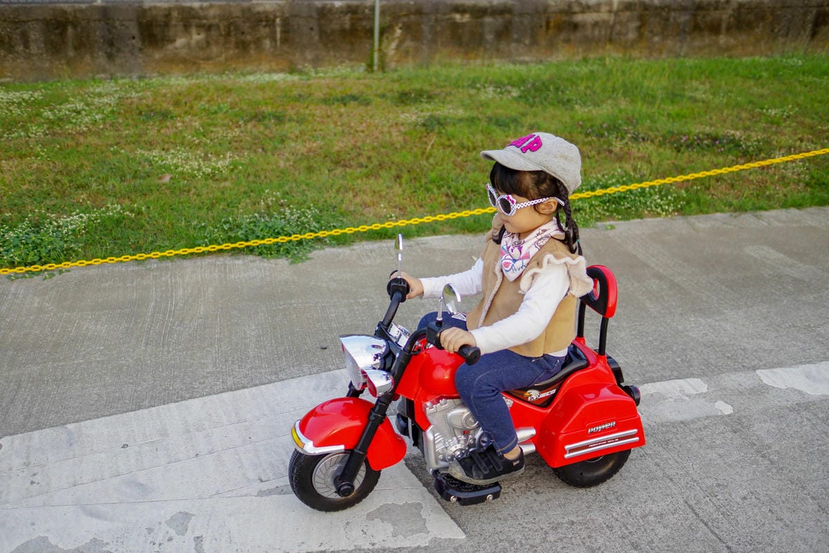 訓練寶貝的平衡感和方向感 !帥氣又拉風 kikimmy復古哈雷聲光電動摩托車25.jpg 訓練寶貝的平衡感和方向感 !帥氣又拉風 kikimmy復古哈雷聲光電動摩托車25.jpg
