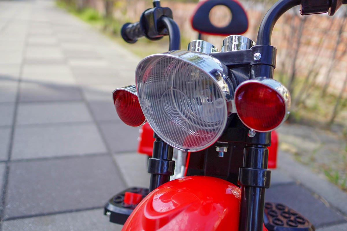 訓練寶貝的平衡感和方向感 !帥氣又拉風 kikimmy復古哈雷聲光電動摩托車18.jpg 訓練寶貝的平衡感和方向感 !帥氣又拉風 kikimmy復古哈雷聲光電動摩托車18.jpg