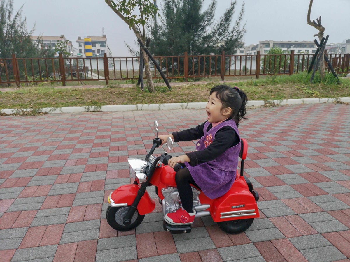 訓練寶貝的平衡感和方向感 !帥氣又拉風 kikimmy復古哈雷聲光電動摩托車23.jpg 訓練寶貝的平衡感和方向感 !帥氣又拉風 kikimmy復古哈雷聲光電動摩托車23.jpg