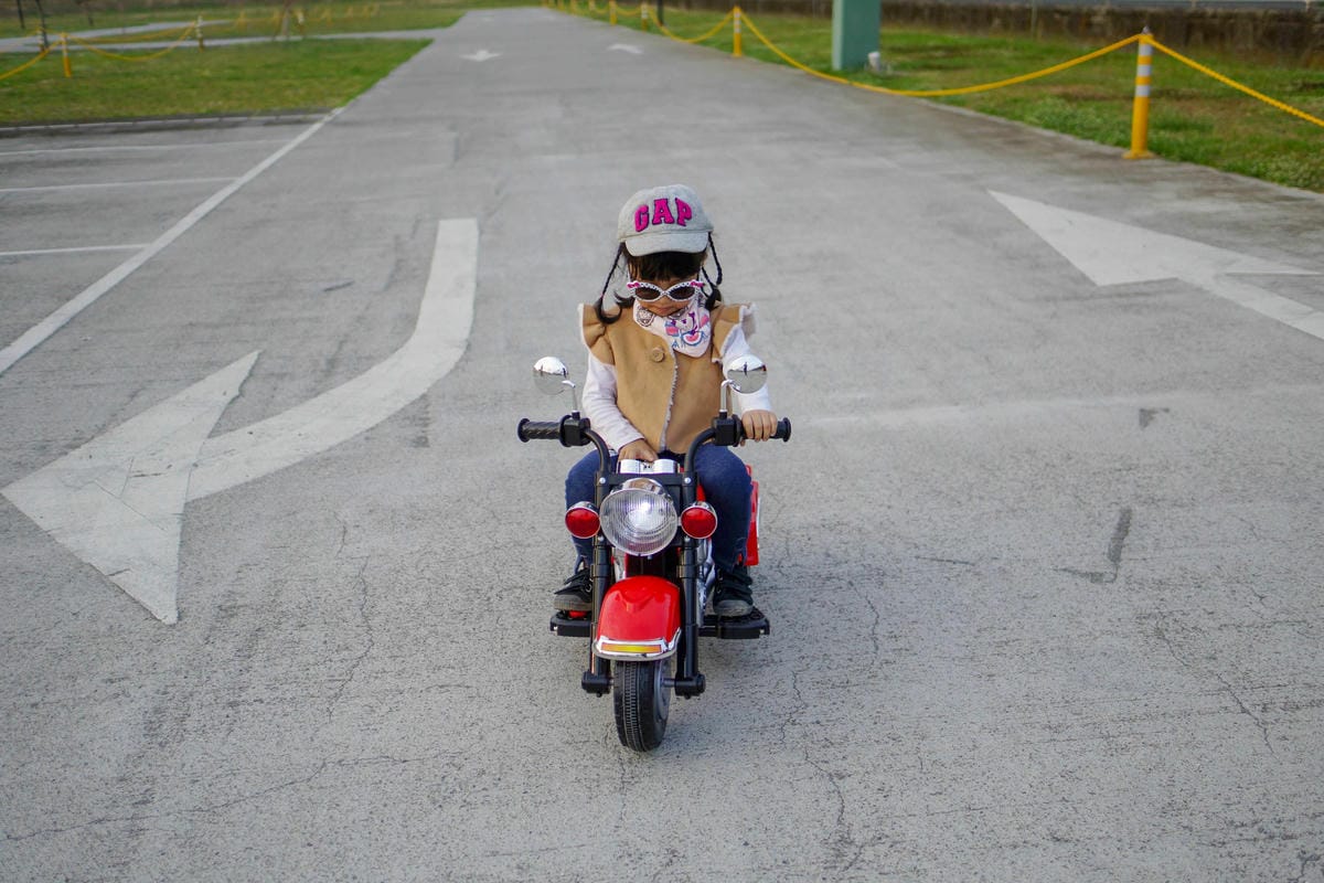 訓練寶貝的平衡感和方向感 !帥氣又拉風 kikimmy復古哈雷聲光電動摩托車27.jpg 訓練寶貝的平衡感和方向感 !帥氣又拉風 kikimmy復古哈雷聲光電動摩托車27.jpg