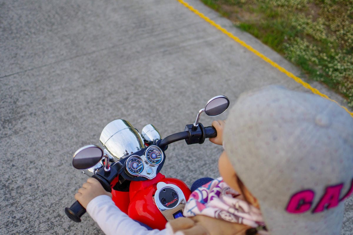 訓練寶貝的平衡感和方向感 !帥氣又拉風 kikimmy復古哈雷聲光電動摩托車24.jpg 訓練寶貝的平衡感和方向感 !帥氣又拉風 kikimmy復古哈雷聲光電動摩托車24.jpg