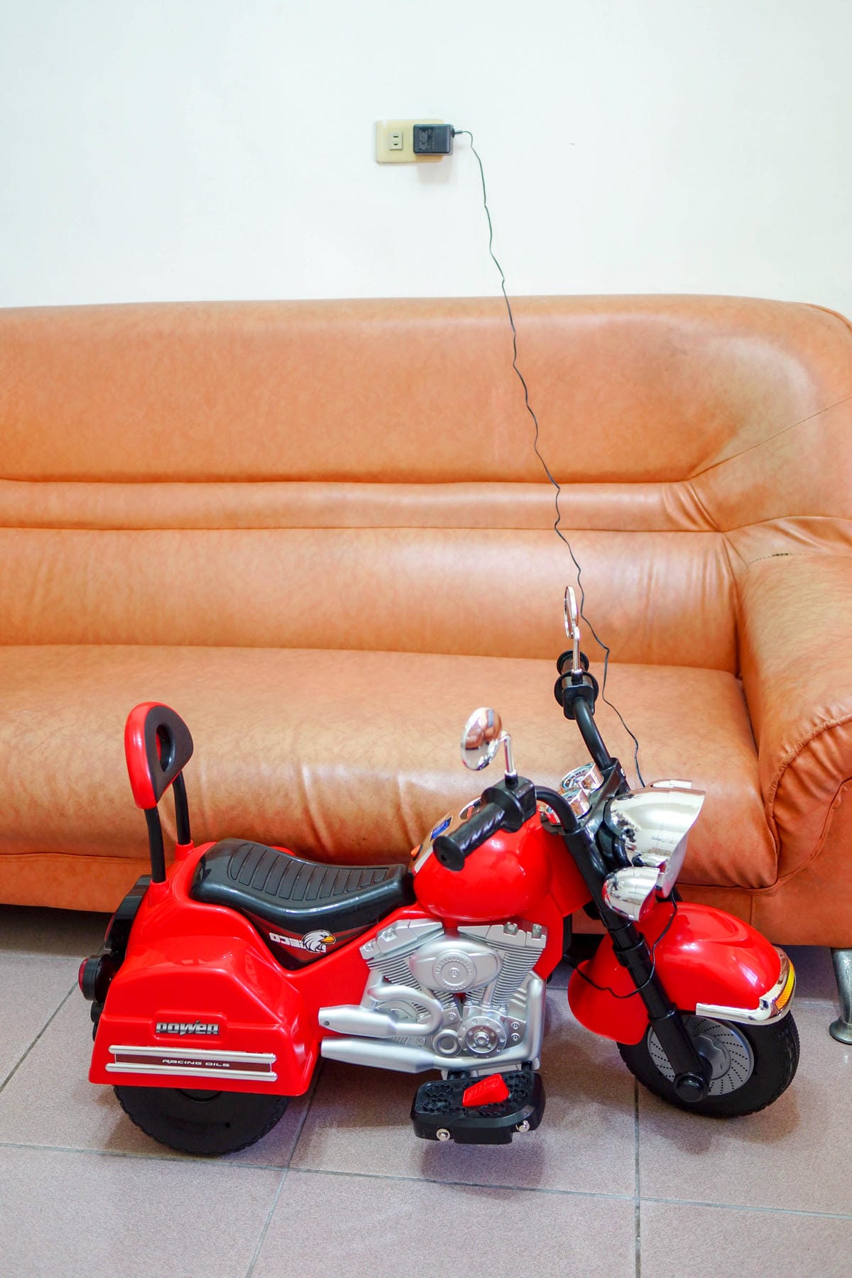 訓練寶貝的平衡感和方向感 !帥氣又拉風 kikimmy復古哈雷聲光電動摩托車6.jpg 訓練寶貝的平衡感和方向感 !帥氣又拉風 kikimmy復古哈雷聲光電動摩托車6.jpg