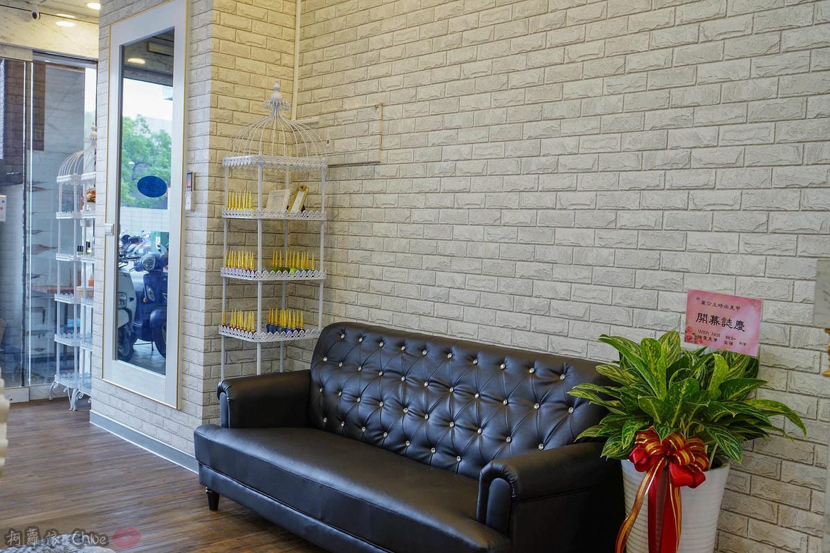 高雄美甲 過年指尖換新衣!雕花蕾絲 紅色x金色 高雄嵐公主美甲鳳山店新開幕6.jpg 高雄美甲 過年指尖換新衣!雕花蕾絲 紅色x金色 高雄嵐公主美甲鳳山店新開幕6.jpg